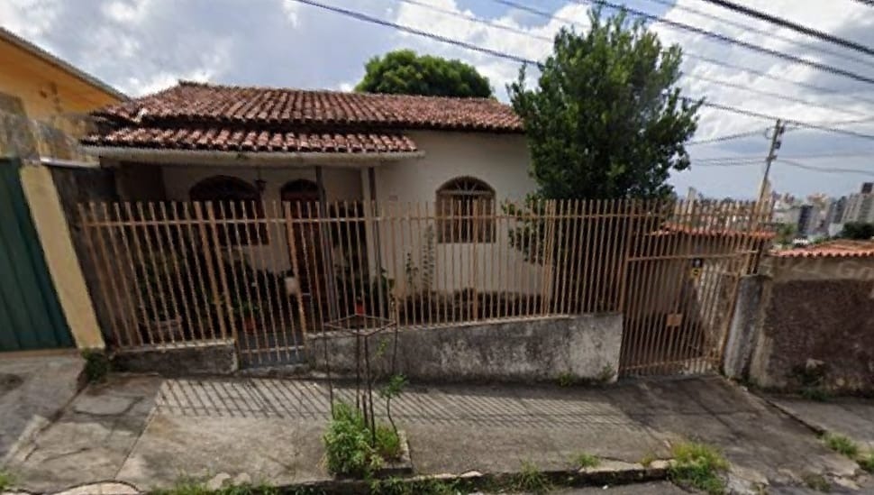 Casa à venda com 4 quartos, 400m² - Foto 1