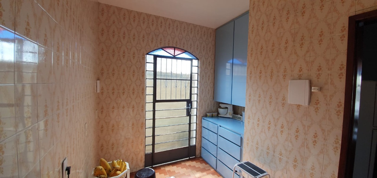 Casa à venda com 3 quartos, 300m² - Foto 5