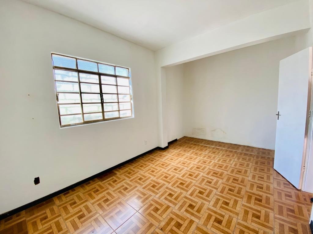 Casa à venda com 6 quartos, 373m² - Foto 14