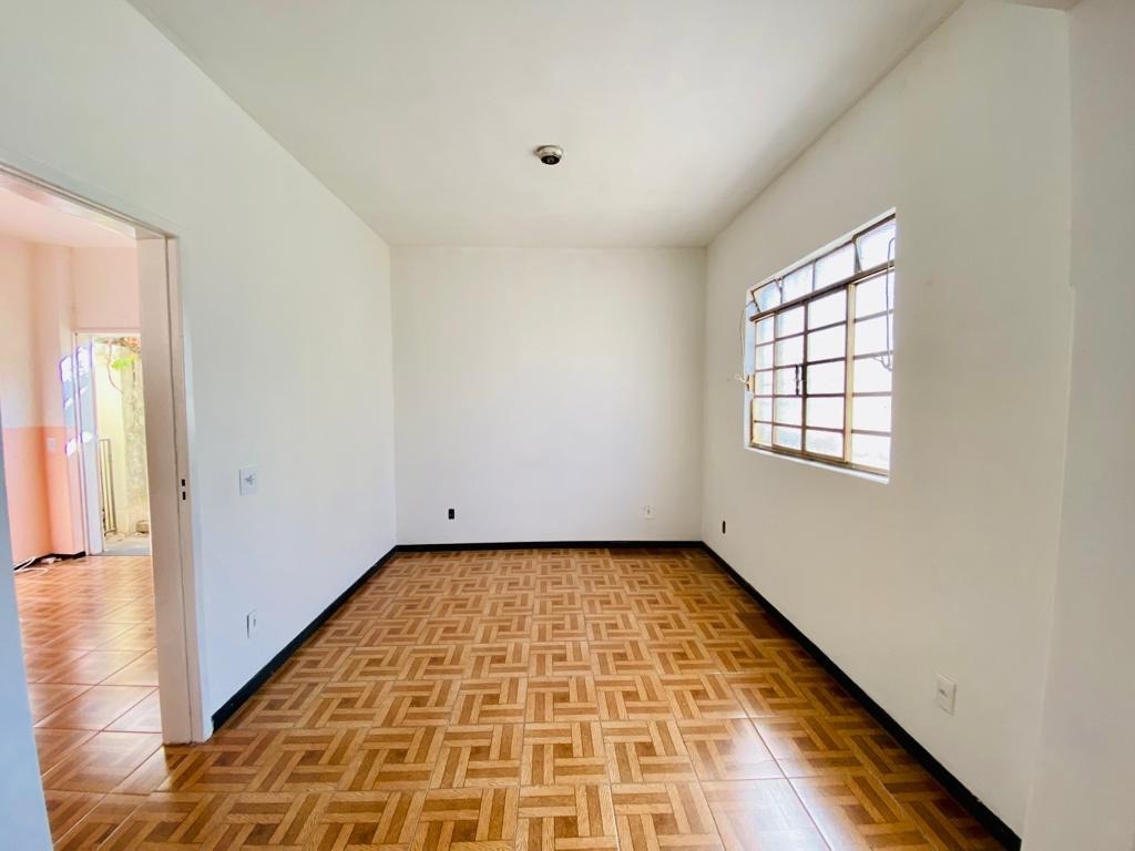 Casa à venda com 6 quartos, 373m² - Foto 13