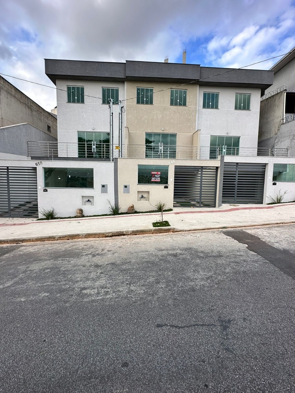 Casa à venda com 3 quartos, 220m² - Foto 1