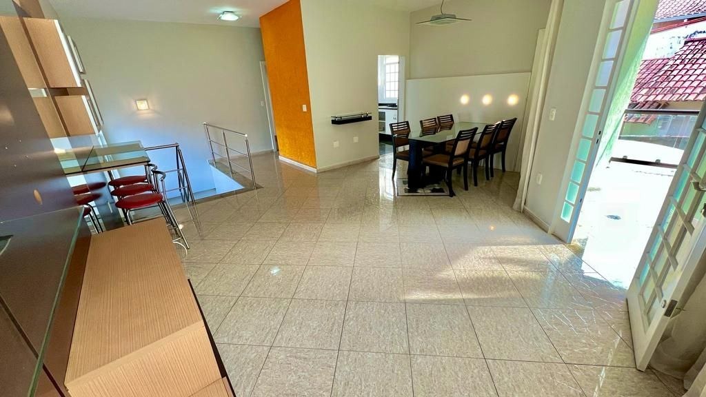 Casa à venda com 3 quartos, 250m² - Foto 9