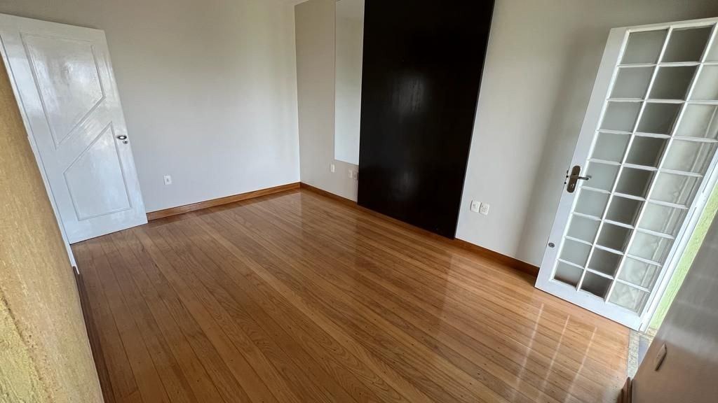 Casa à venda com 3 quartos, 250m² - Foto 18