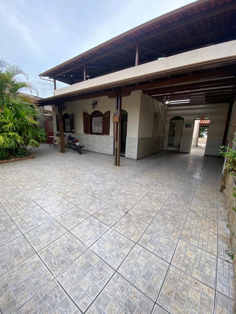 Casa à venda com 3 quartos, 300m² - Foto 1