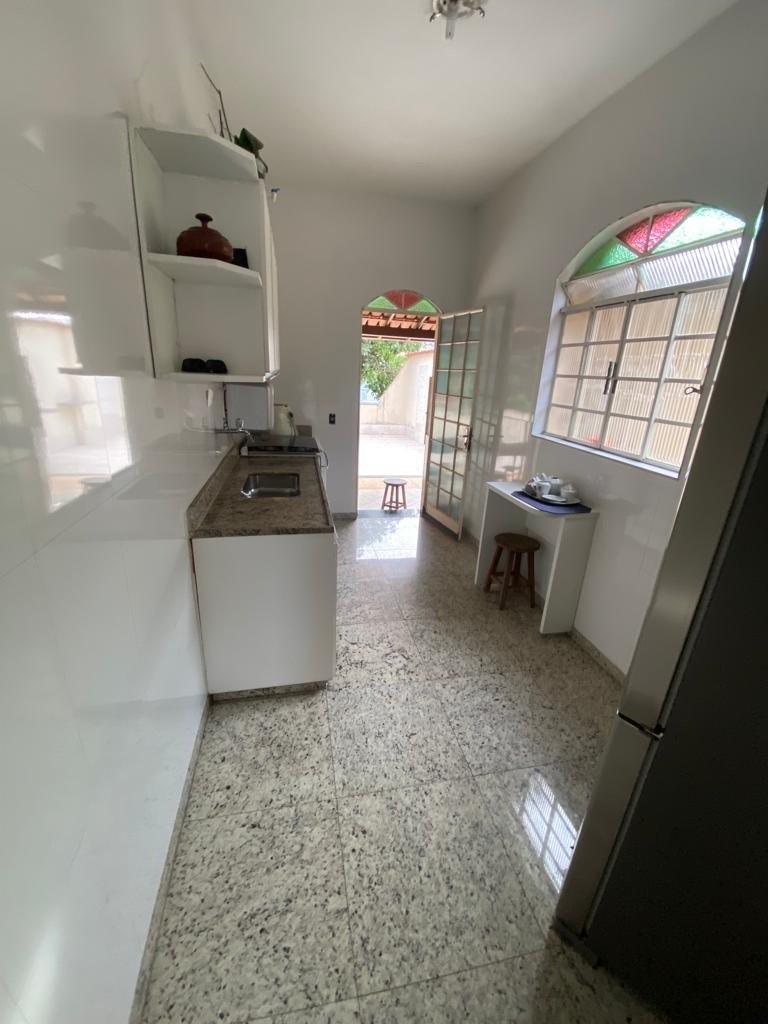 Casa à venda com 3 quartos, 300m² - Foto 9