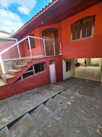 Casa à venda com 4 quartos, 360m² - Foto 1