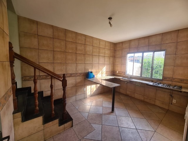 Casa à venda com 4 quartos, 360m² - Foto 4