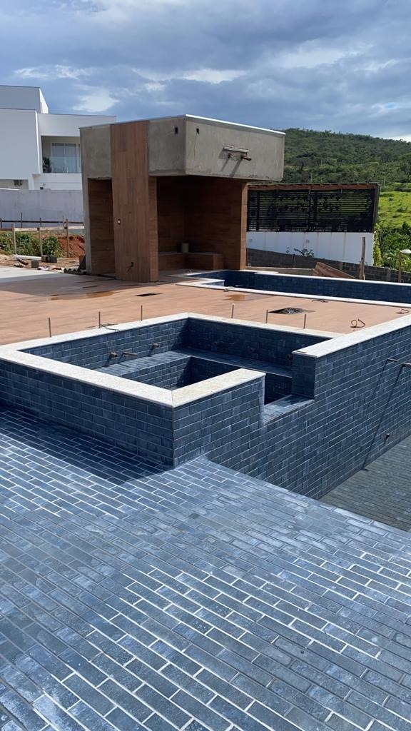 Casa de Condomínio à venda com 3 quartos, 343m² - Foto 2