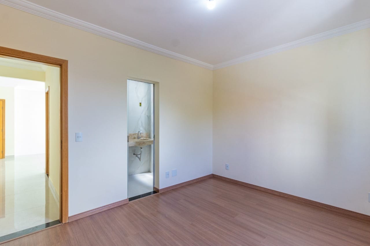 Apartamento à venda com 4 quartos, 234m² - Foto 2