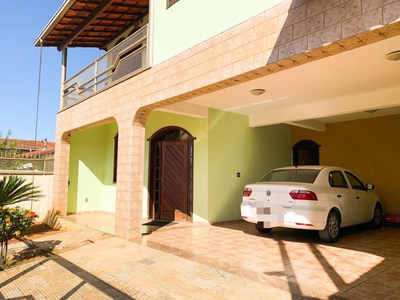 Casa à venda com 4 quartos, 357m² - Foto 1