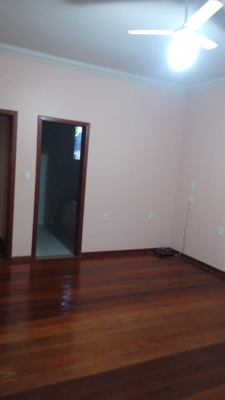 Casa à venda com 3 quartos, 360m² - Foto 2