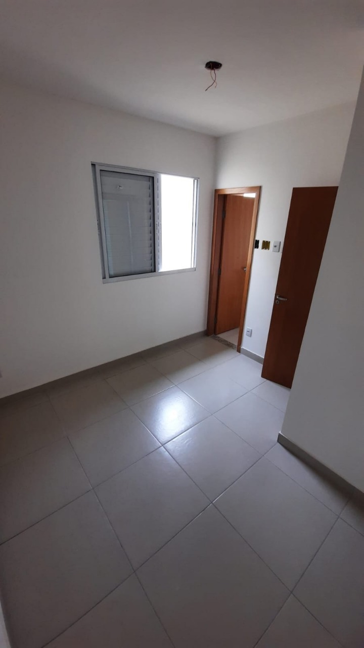 Casa à venda com 2 quartos, 72m² - Foto 2