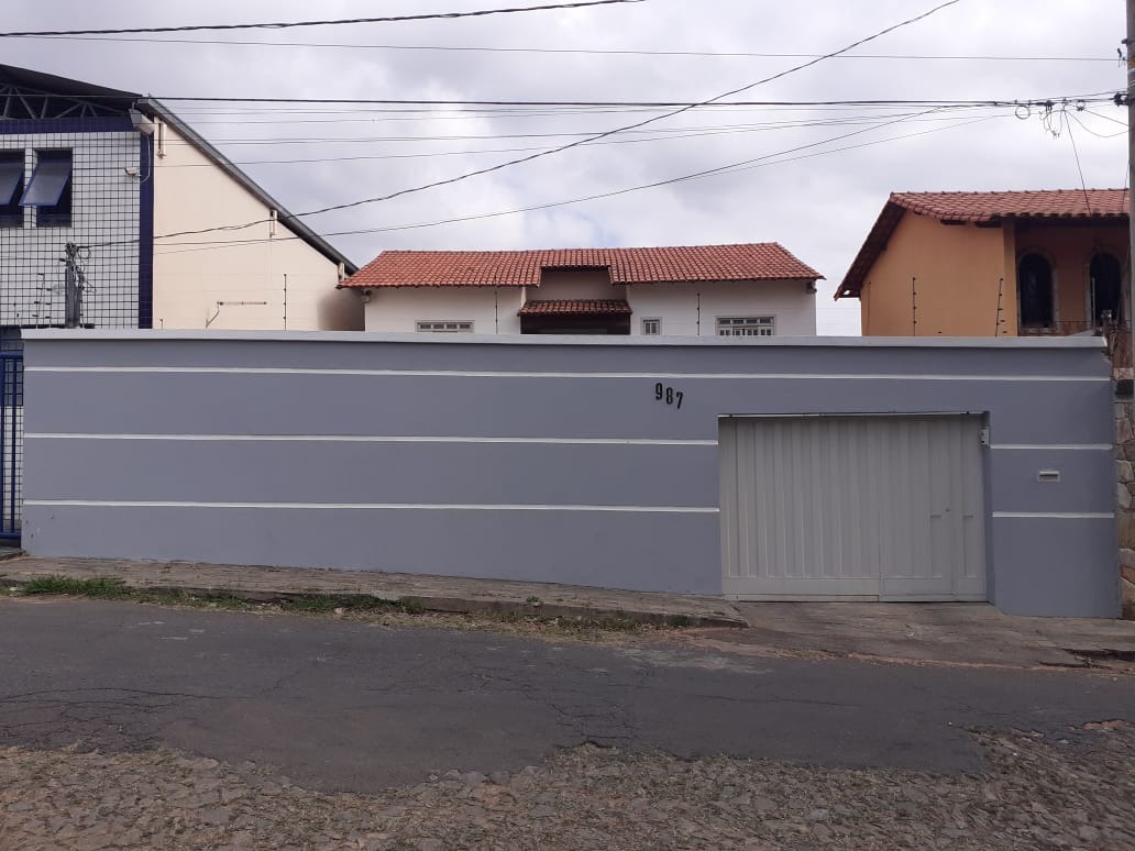 Casa à venda com 3 quartos, 250m² - Foto 1