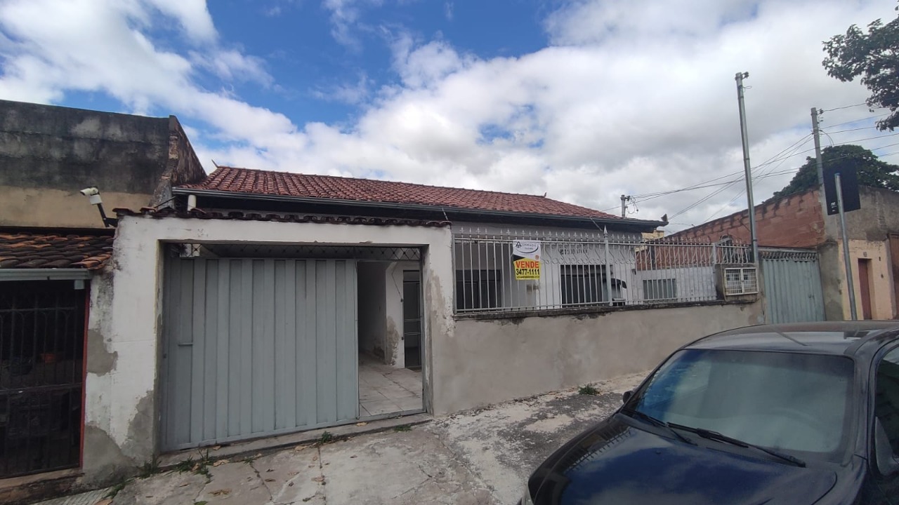 Casa à venda com 3 quartos, 360m² - Foto 1