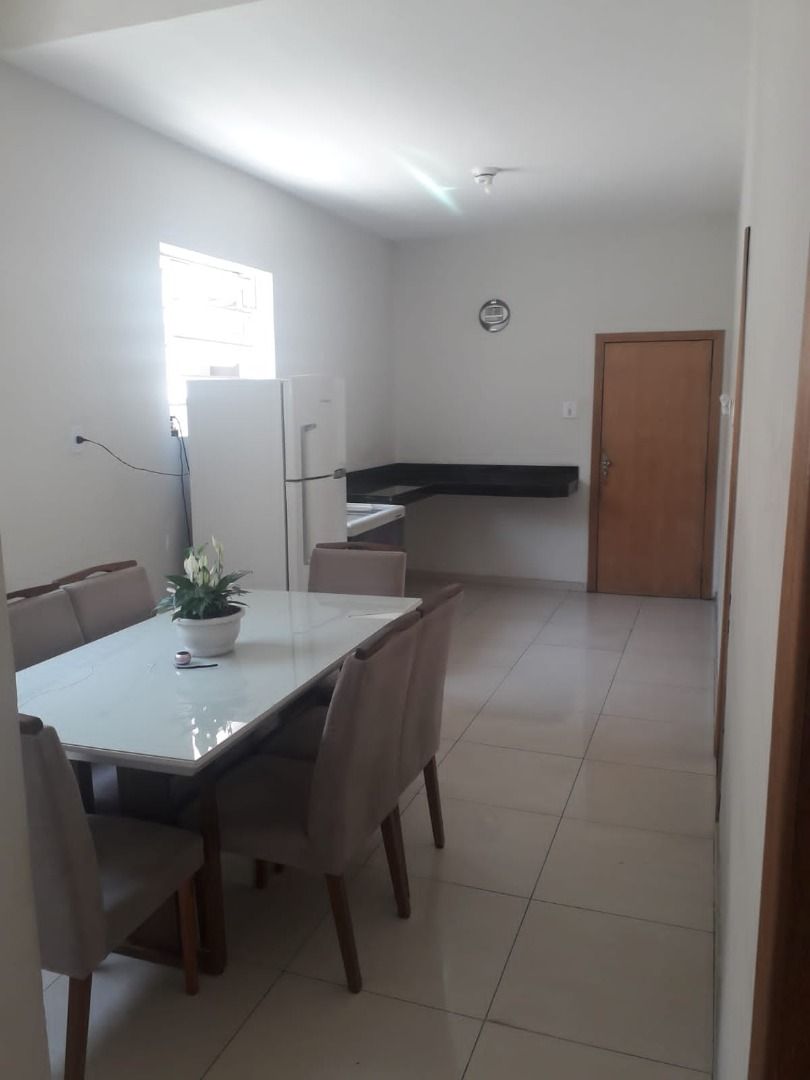 Casa de Condomínio à venda com 3 quartos, 375m² - Foto 1