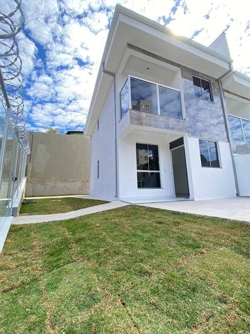 Casa de Condomínio à venda com 3 quartos, 206m² - Foto 2