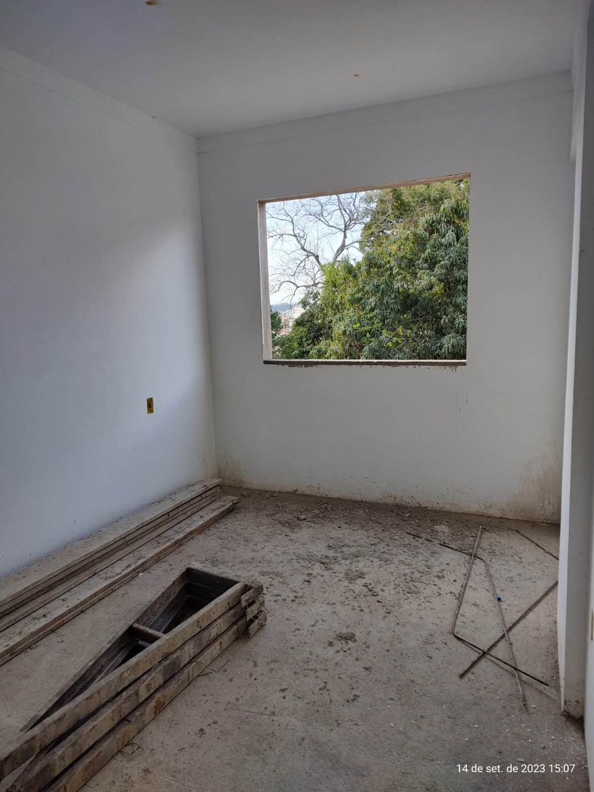 Apartamento à venda com 3 quartos, 107m² - Foto 2