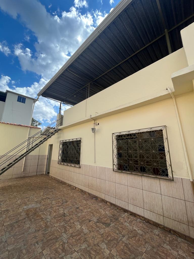 Casa à venda com 2 quartos, 100m² - Foto 4