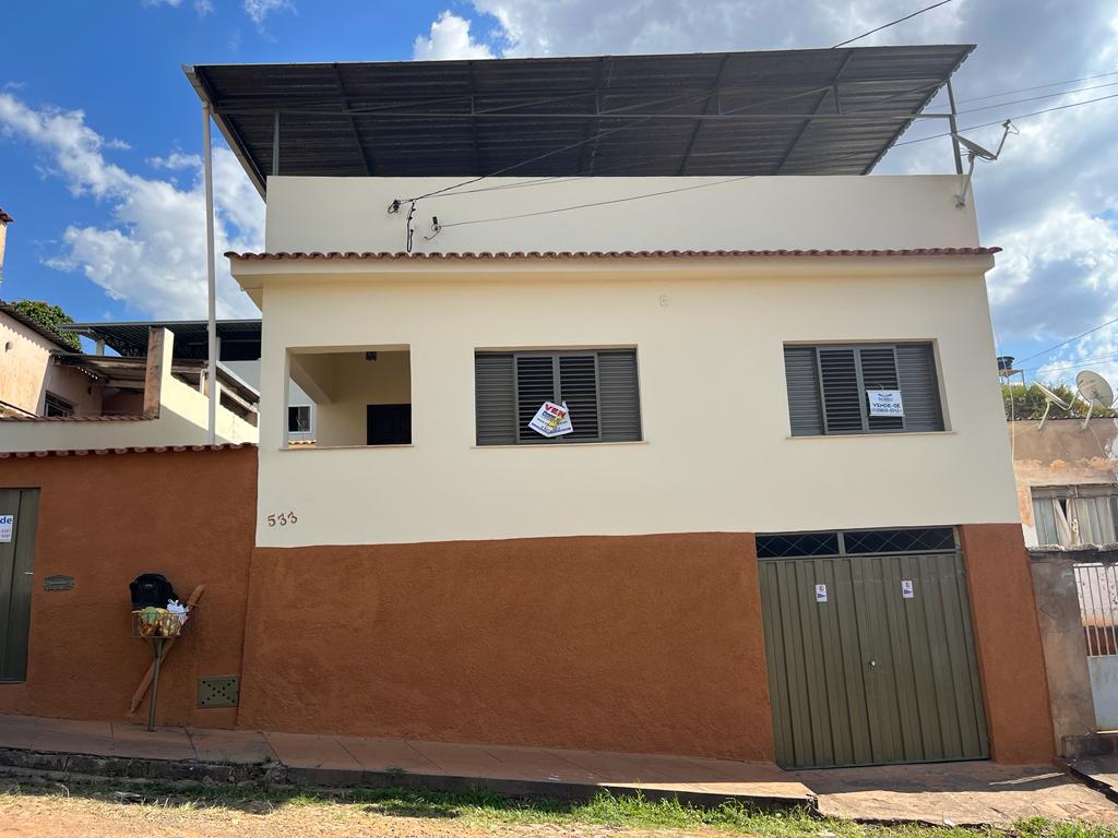 Casa à venda com 2 quartos, 100m² - Foto 1