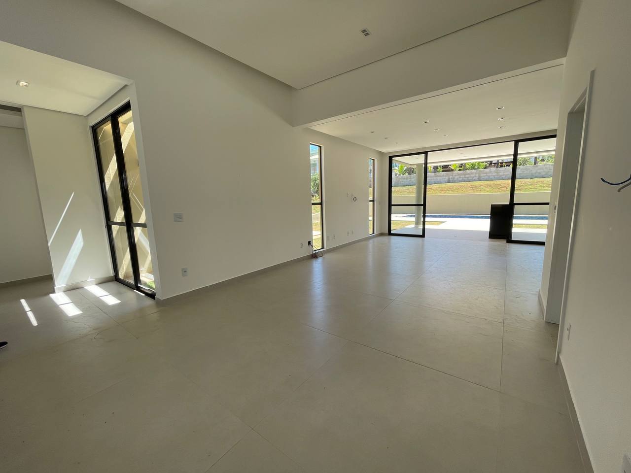 Casa de Condomínio à venda com 4 quartos, 226m² - Foto 4