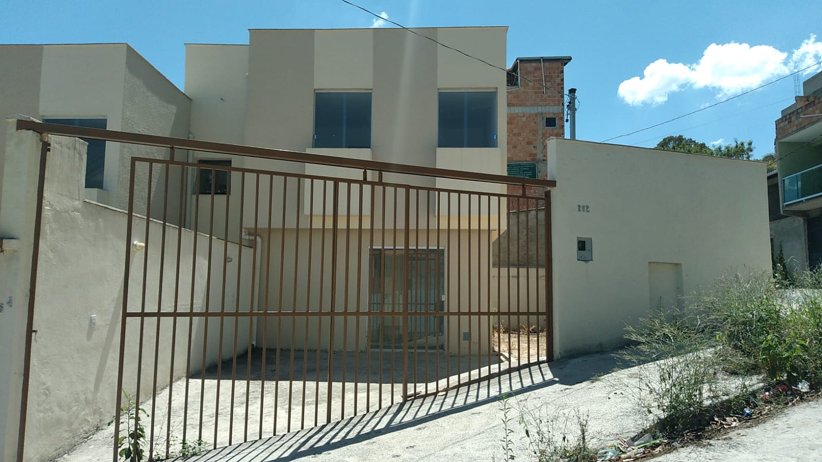 Casa à venda com 2 quartos, 54m² - Foto 1