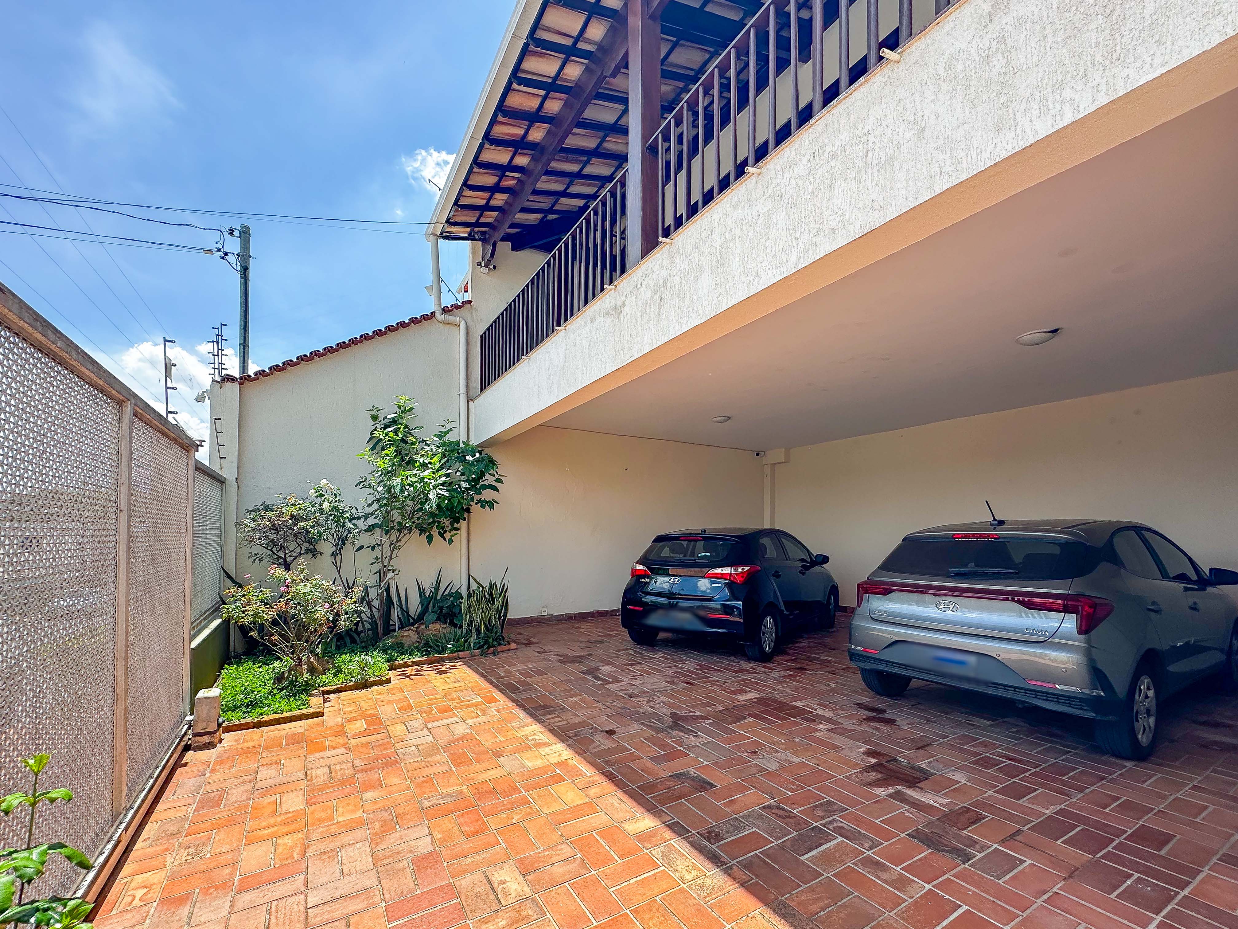 Casa à venda com 4 quartos, 293m² - Foto 1