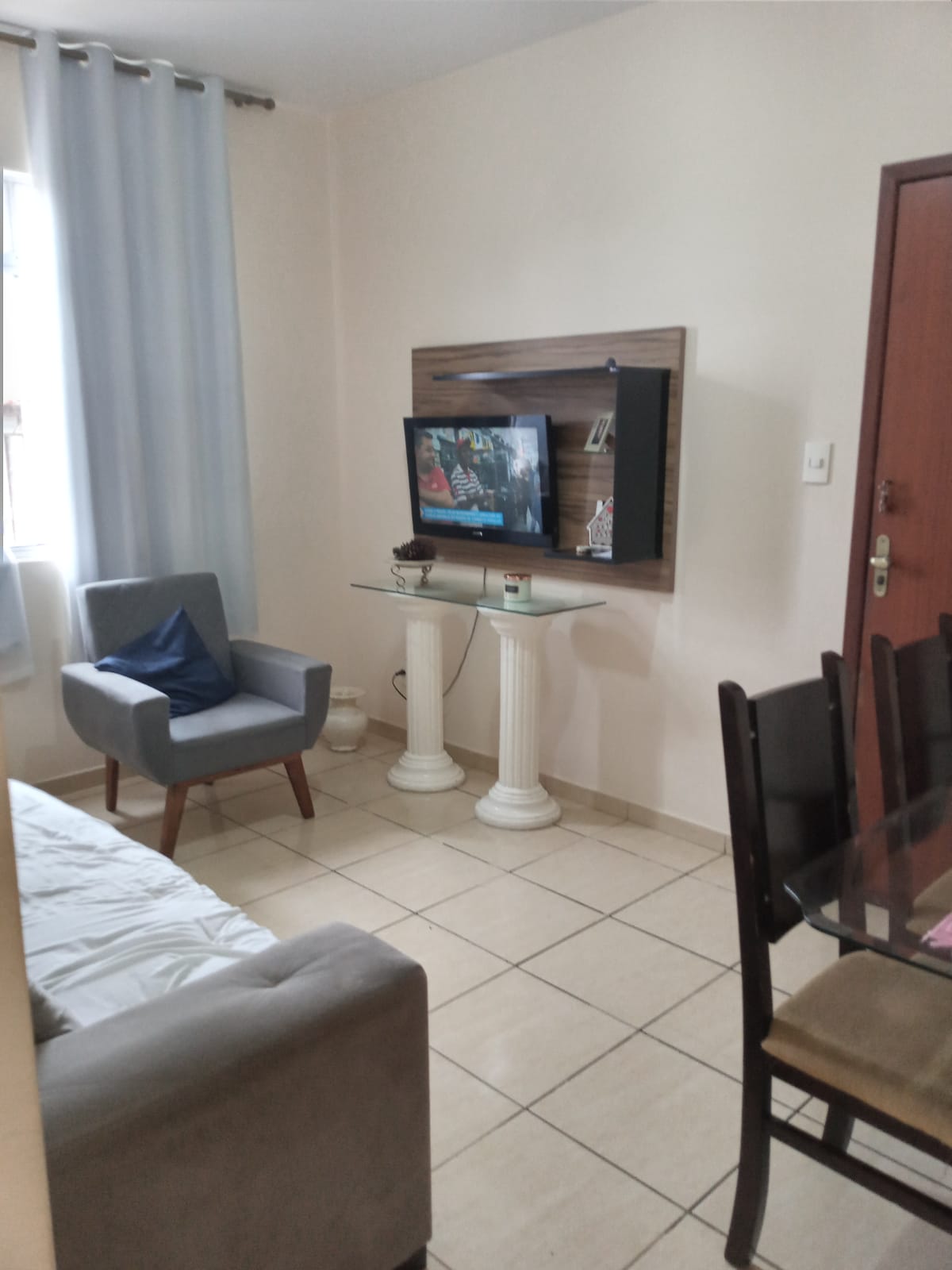 Apartamento à venda com 2 quartos, 75m² - Foto 2