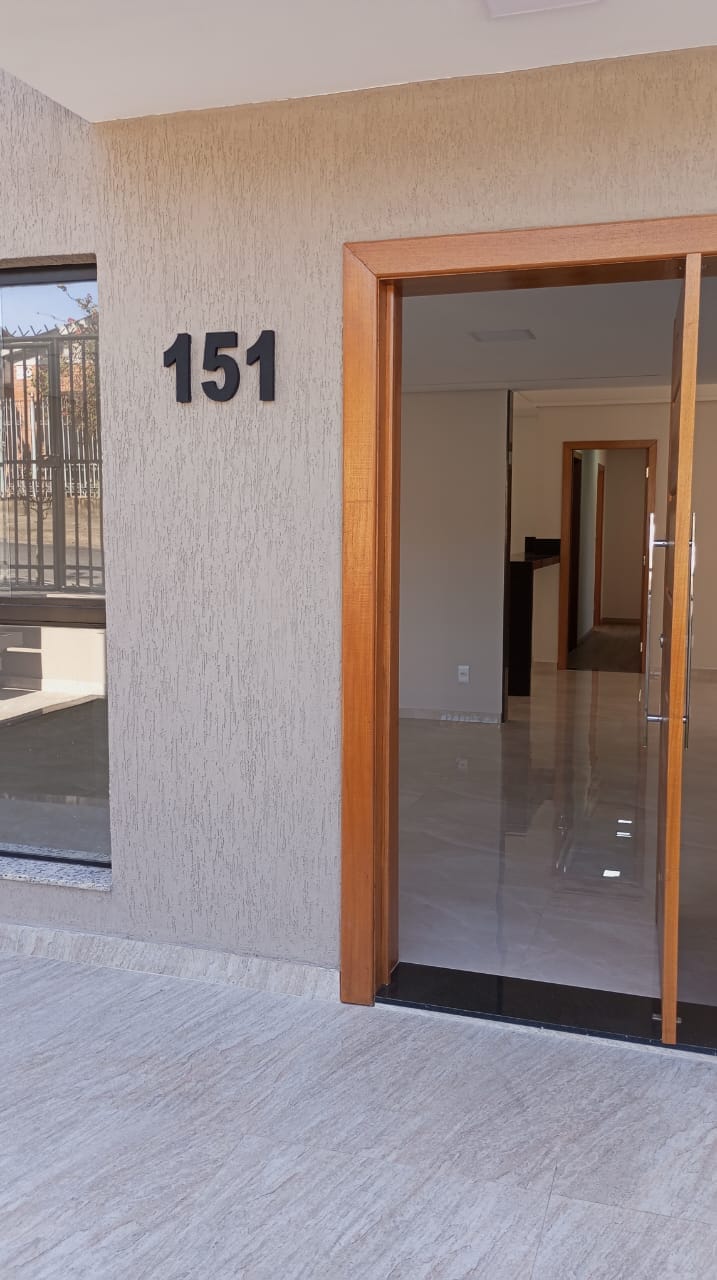 Casa à venda com 4 quartos, 360m² - Foto 1