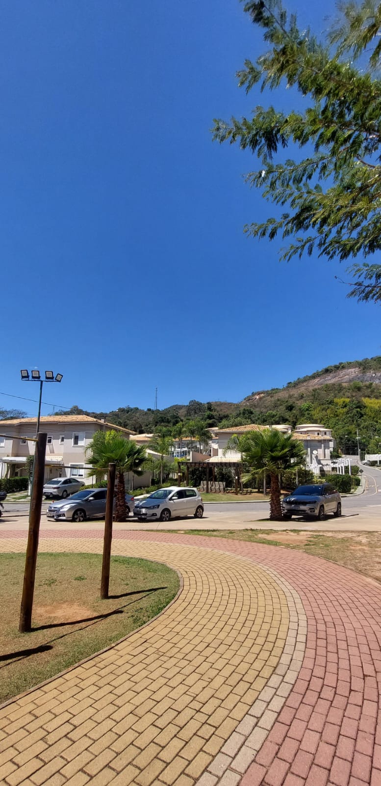 Casa de Condomínio à venda com 4 quartos, 226m² - Foto 4