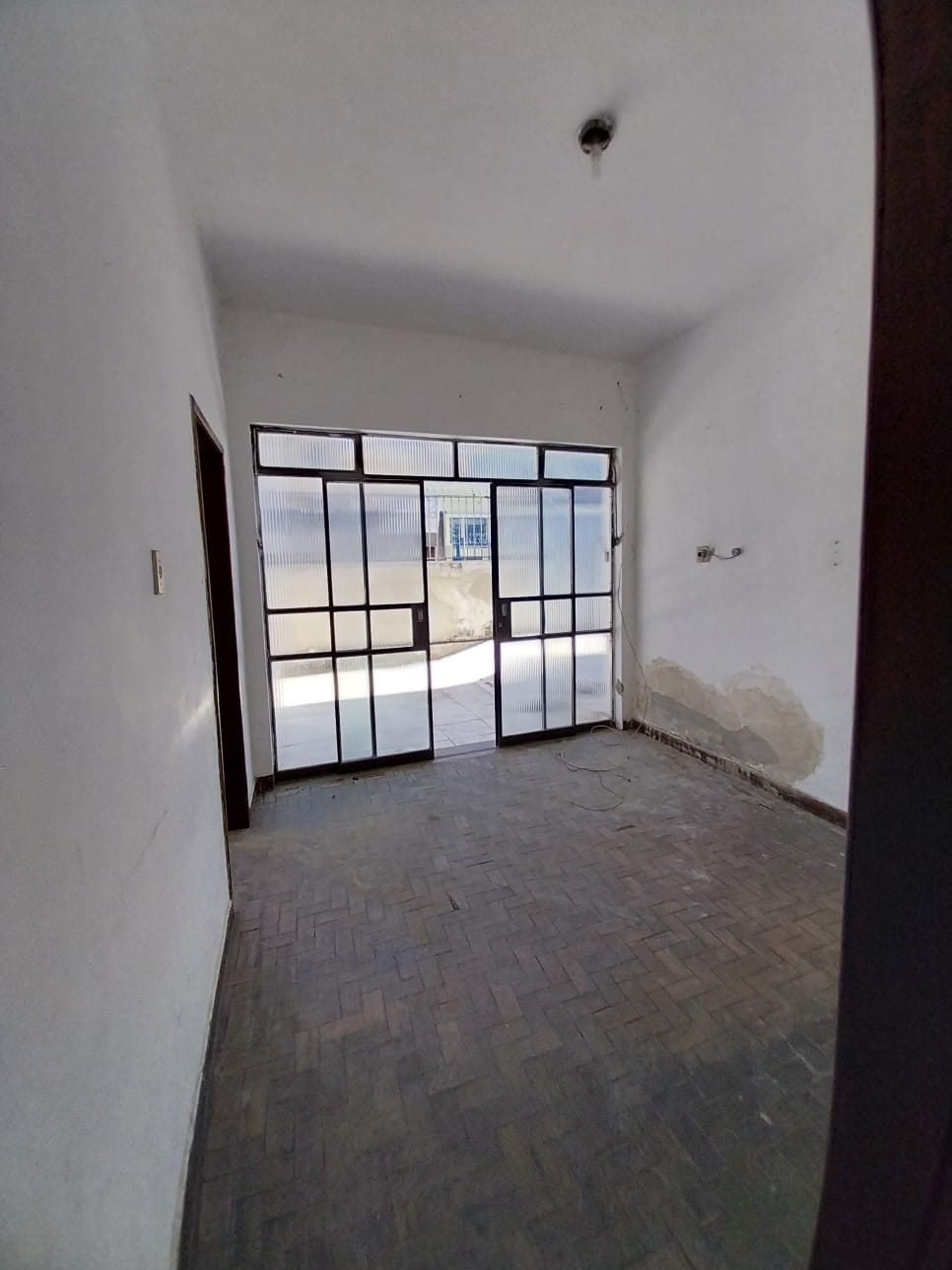 Casa à venda com 3 quartos, 200m² - Foto 2