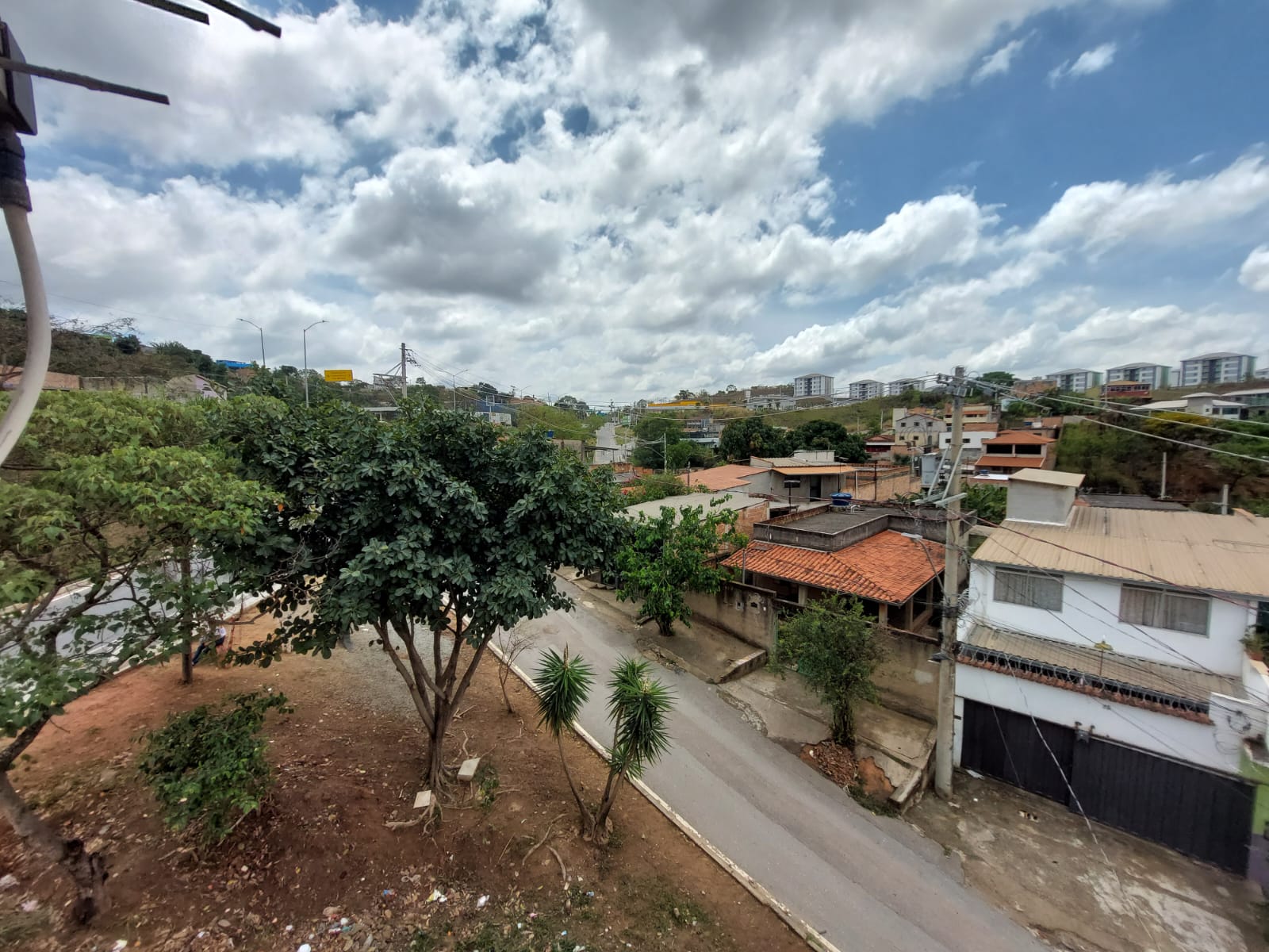 Casa à venda com 3 quartos, 100m² - Foto 2