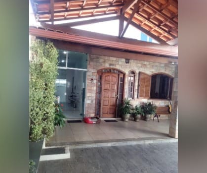 Casa à venda com 3 quartos, 360m² - Foto 1