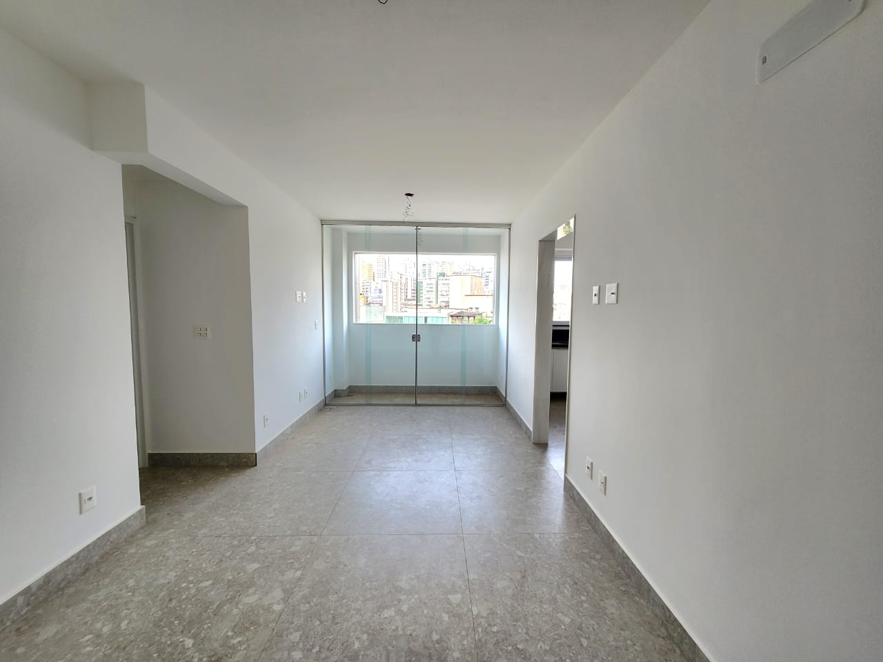 Apartamento à venda com 2 quartos, 66m² - Foto 2