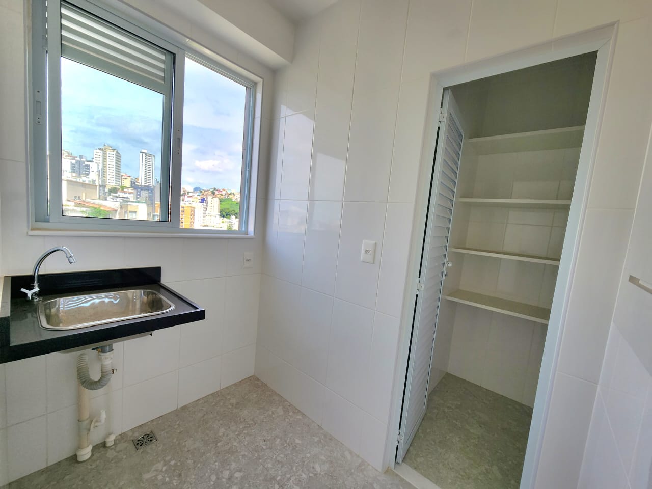 Apartamento à venda com 2 quartos, 66m² - Foto 4