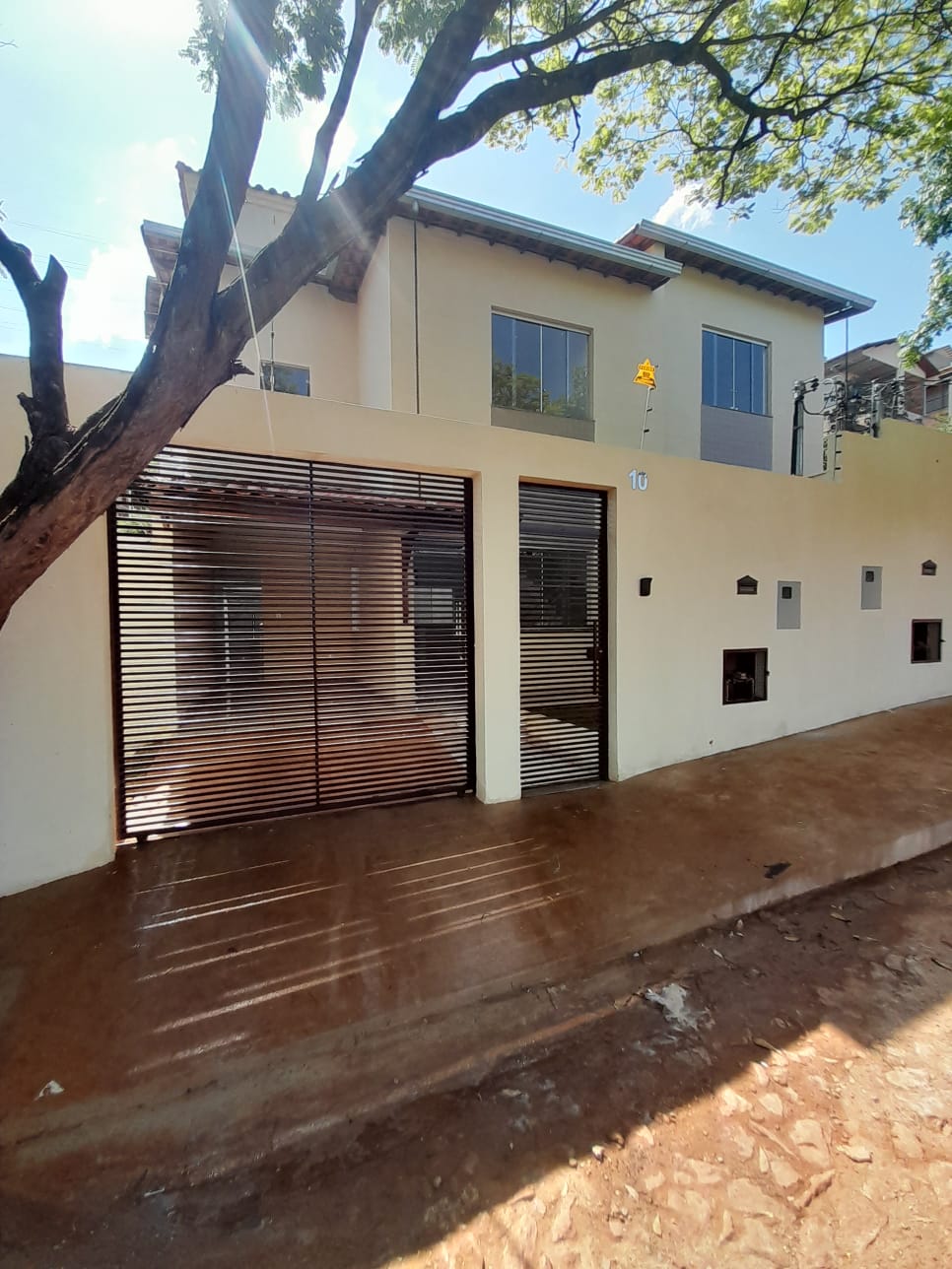 Casa à venda com 3 quartos, 101m² - Foto 1