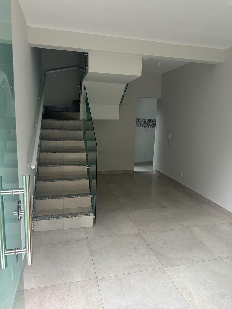 Casa à venda com 2 quartos, 50m² - Foto 3