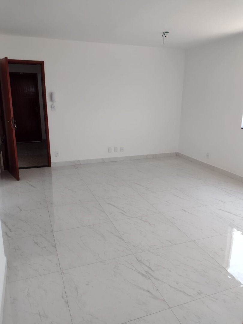 Apartamento à venda com 3 quartos - Foto 2