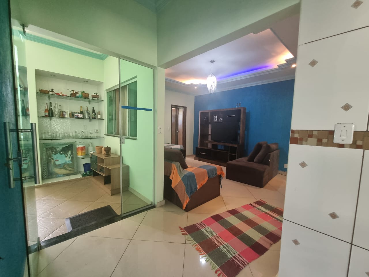 Casa à venda com 3 quartos, 180m² - Foto 1