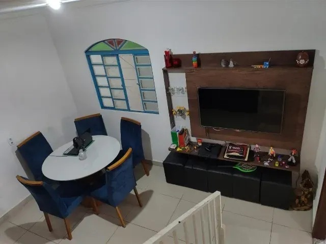 Casa à venda com 4 quartos, 100m² - Foto 2