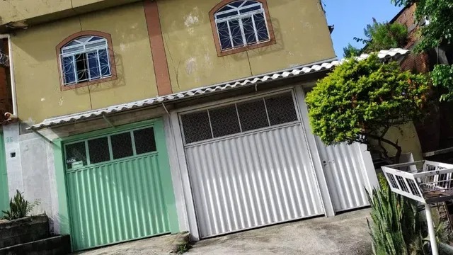 Casa à venda com 4 quartos, 100m² - Foto 1