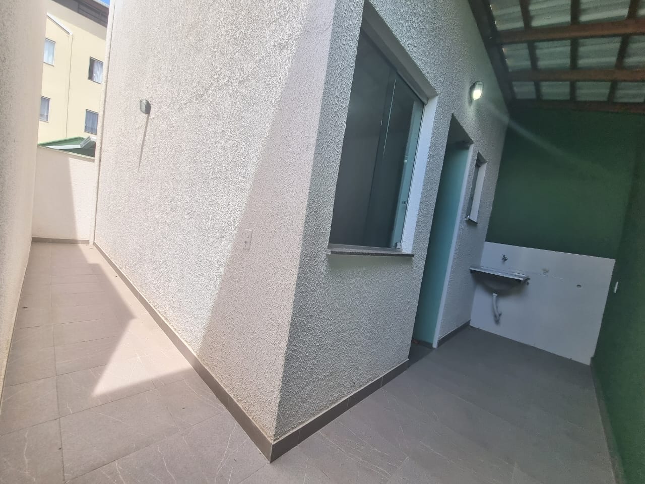 Casa à venda com 2 quartos, 60m² - Foto 3