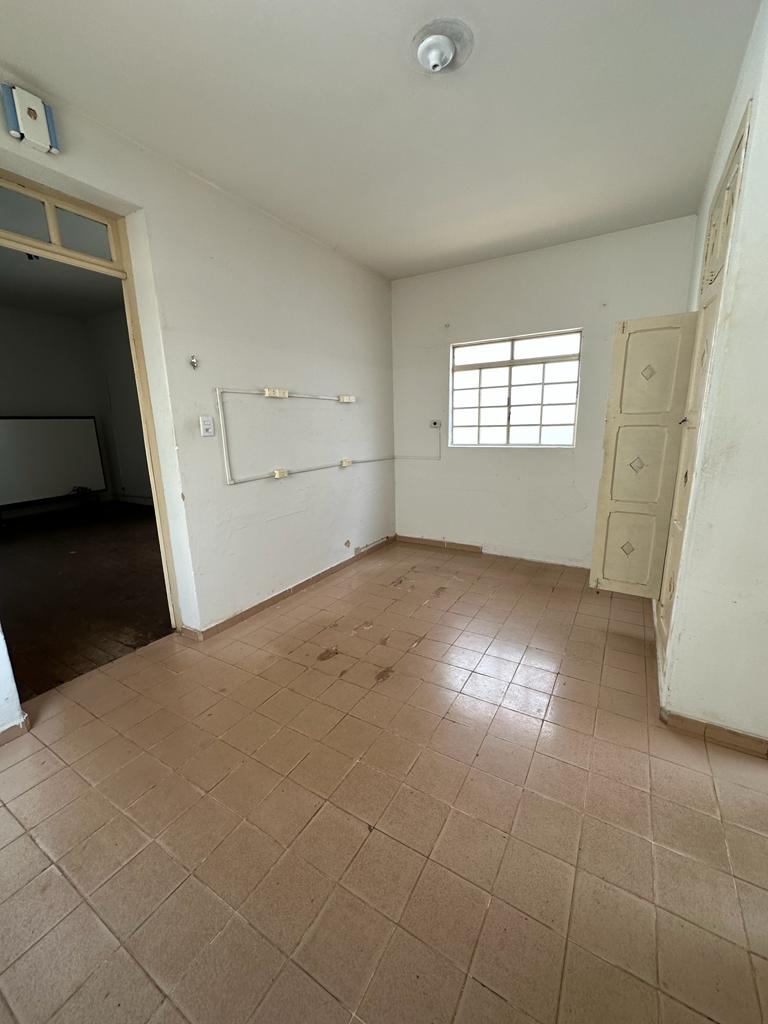 Casa à venda com 3 quartos, 300m² - Foto 3