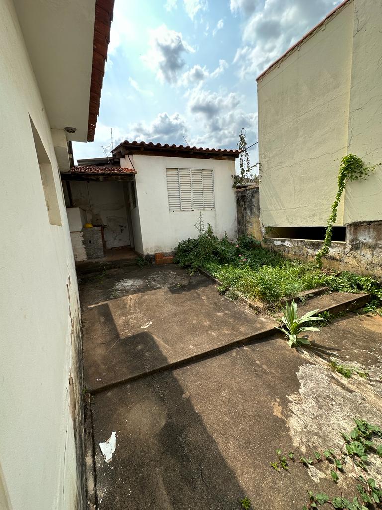 Casa à venda com 3 quartos, 300m² - Foto 2