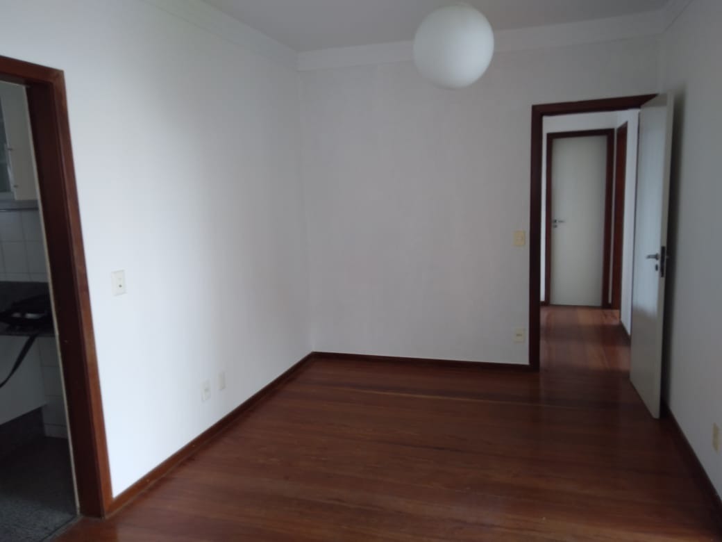 Apartamento à venda com 4 quartos, 140m² - Foto 1