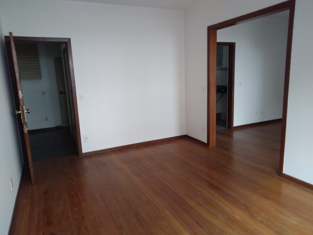 Apartamento à venda com 4 quartos, 140m² - Foto 2