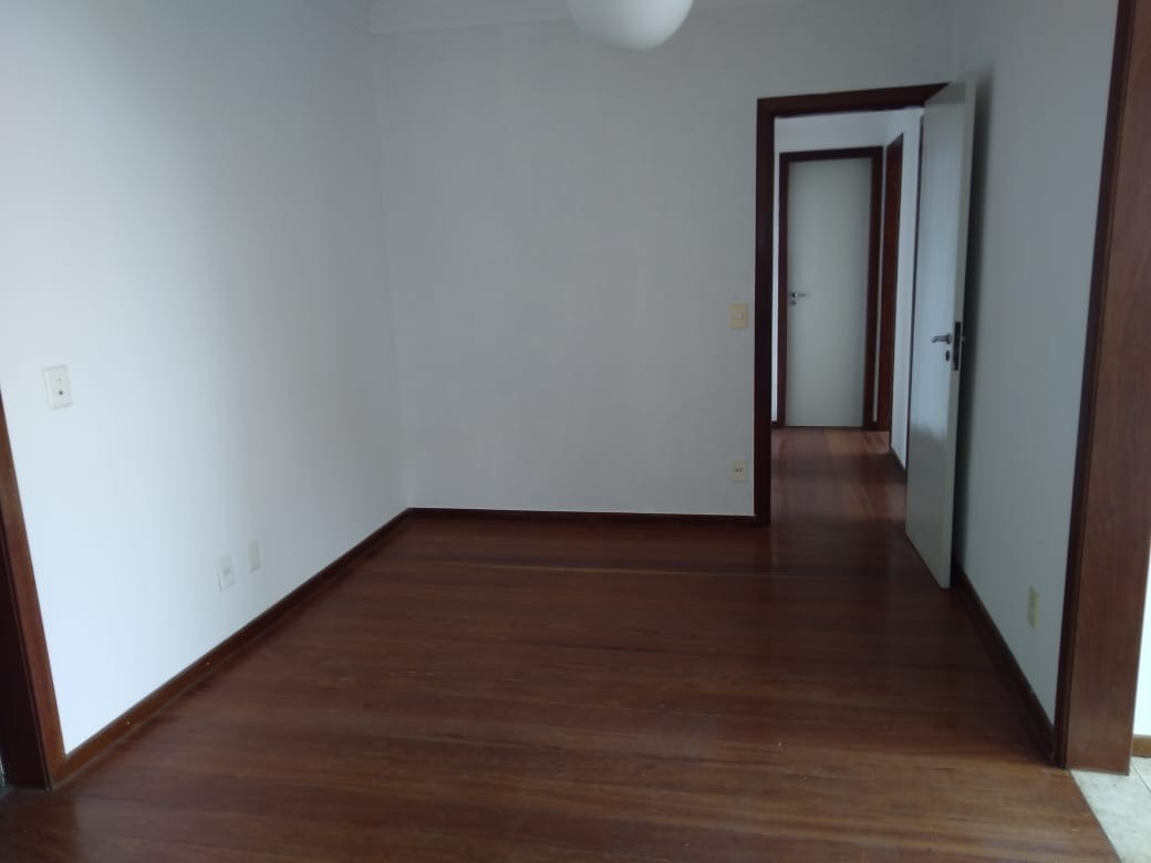 Apartamento à venda com 4 quartos, 140m² - Foto 3