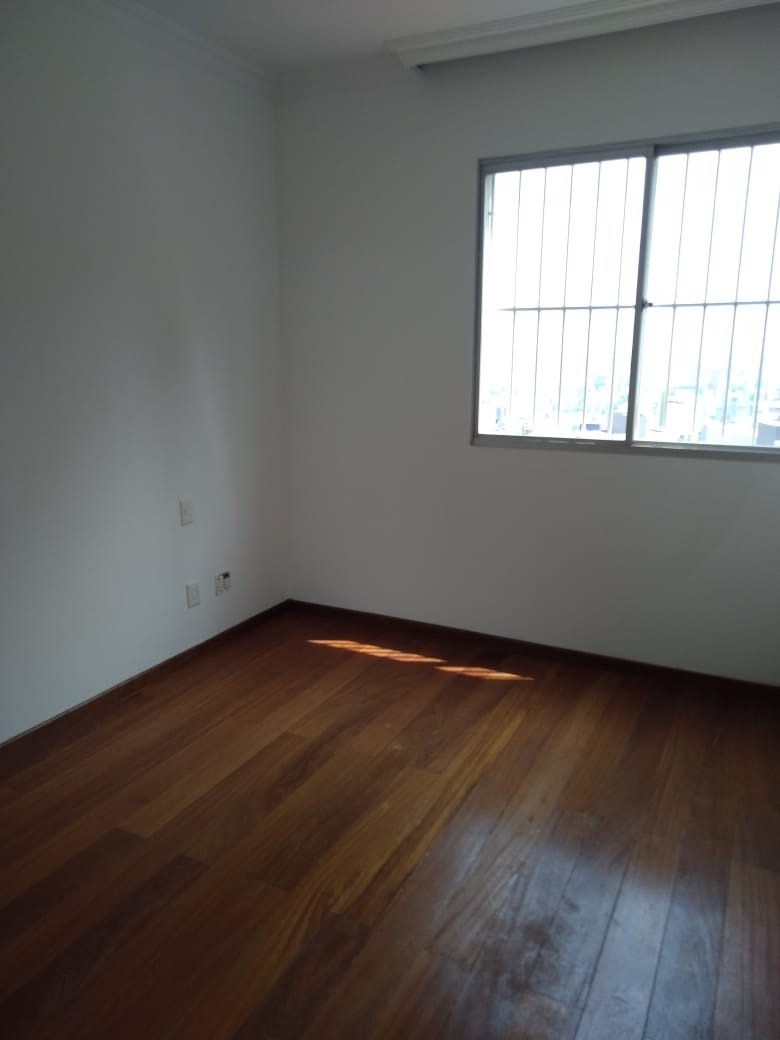 Apartamento à venda com 4 quartos, 140m² - Foto 4