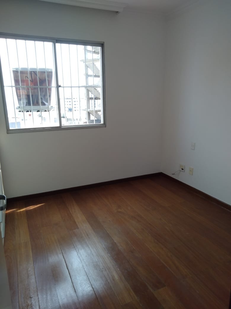 Apartamento à venda com 4 quartos, 140m² - Foto 5