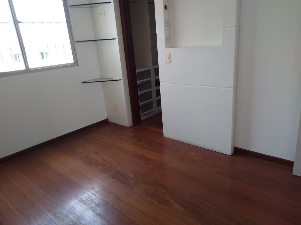 Apartamento à venda com 4 quartos, 140m² - Foto 7