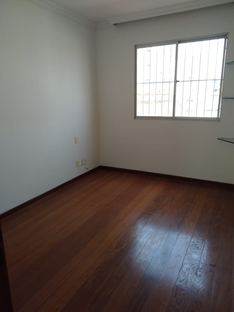 Apartamento à venda com 4 quartos, 140m² - Foto 8